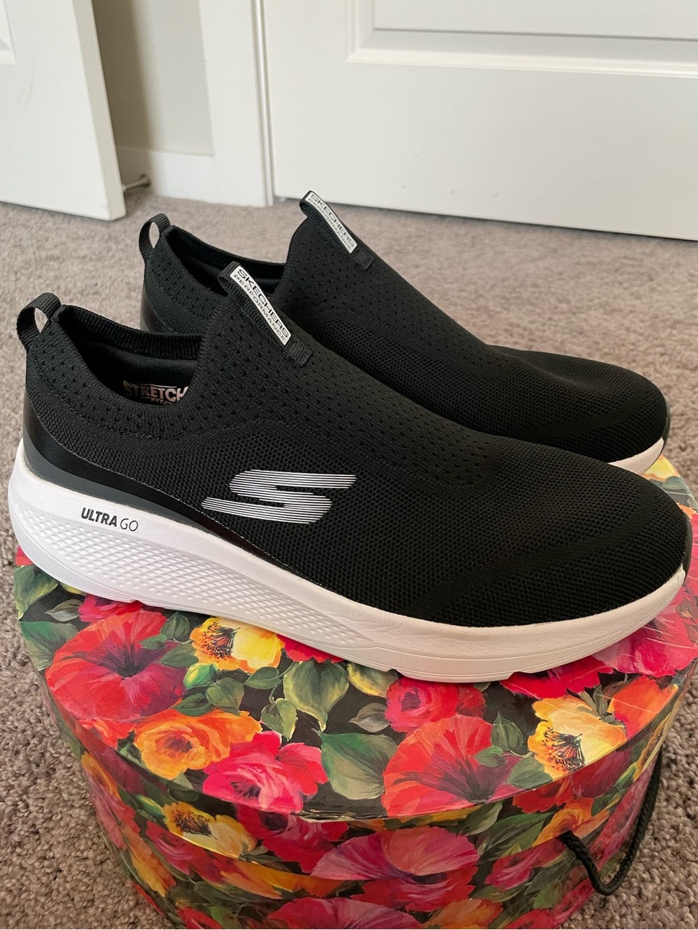 SKECHERS ULTRA GO STRETCH FIT RUNNING SHOES SIZE 11